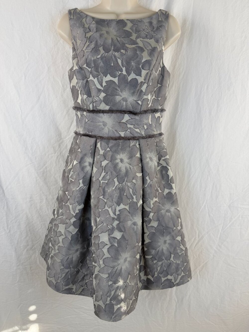 Theia Gray Floral Jacquard Fit & Flare Cocktail Dress Size 6 - Picture 2 of 12